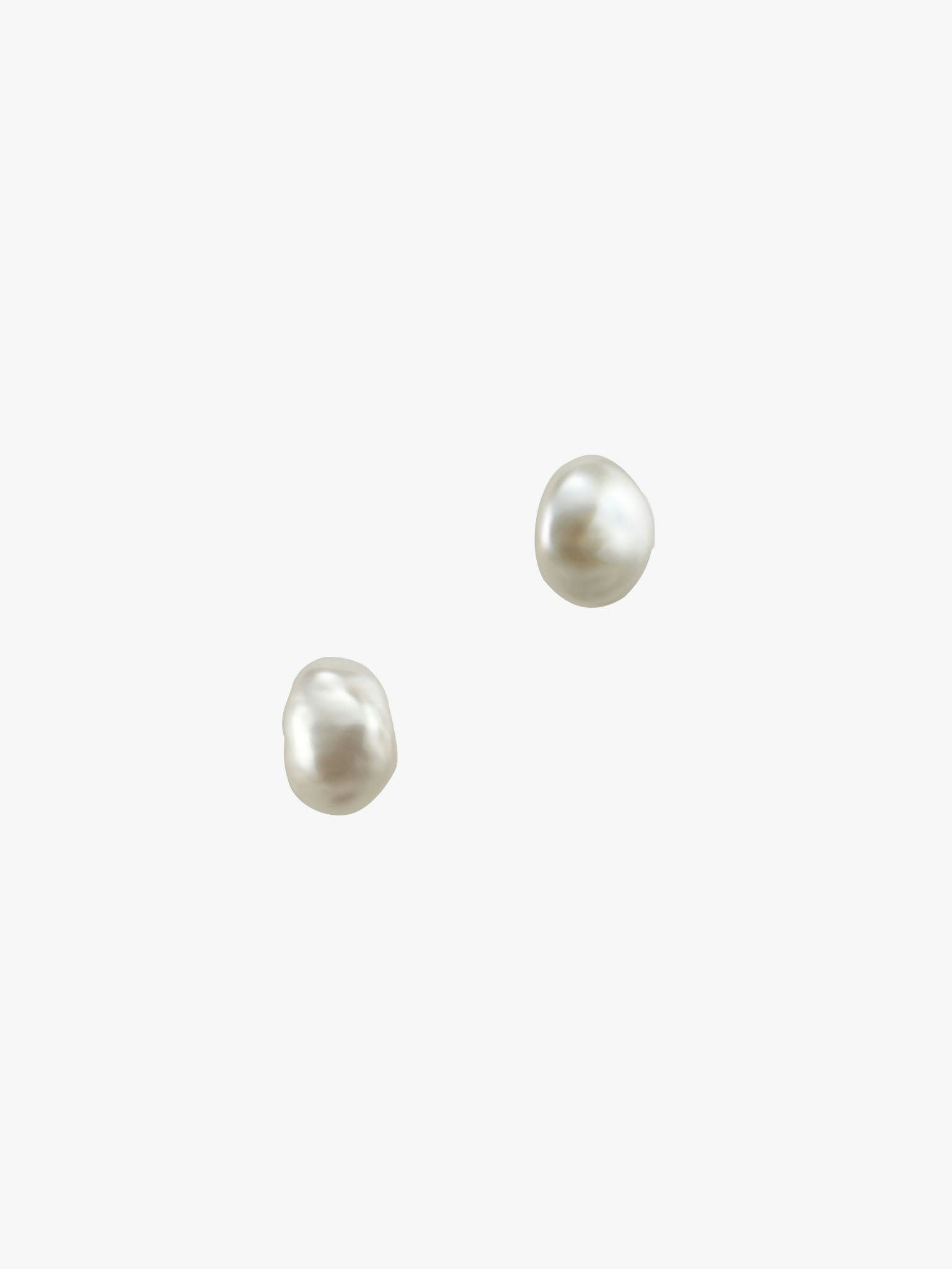 Pearl studs photo 1