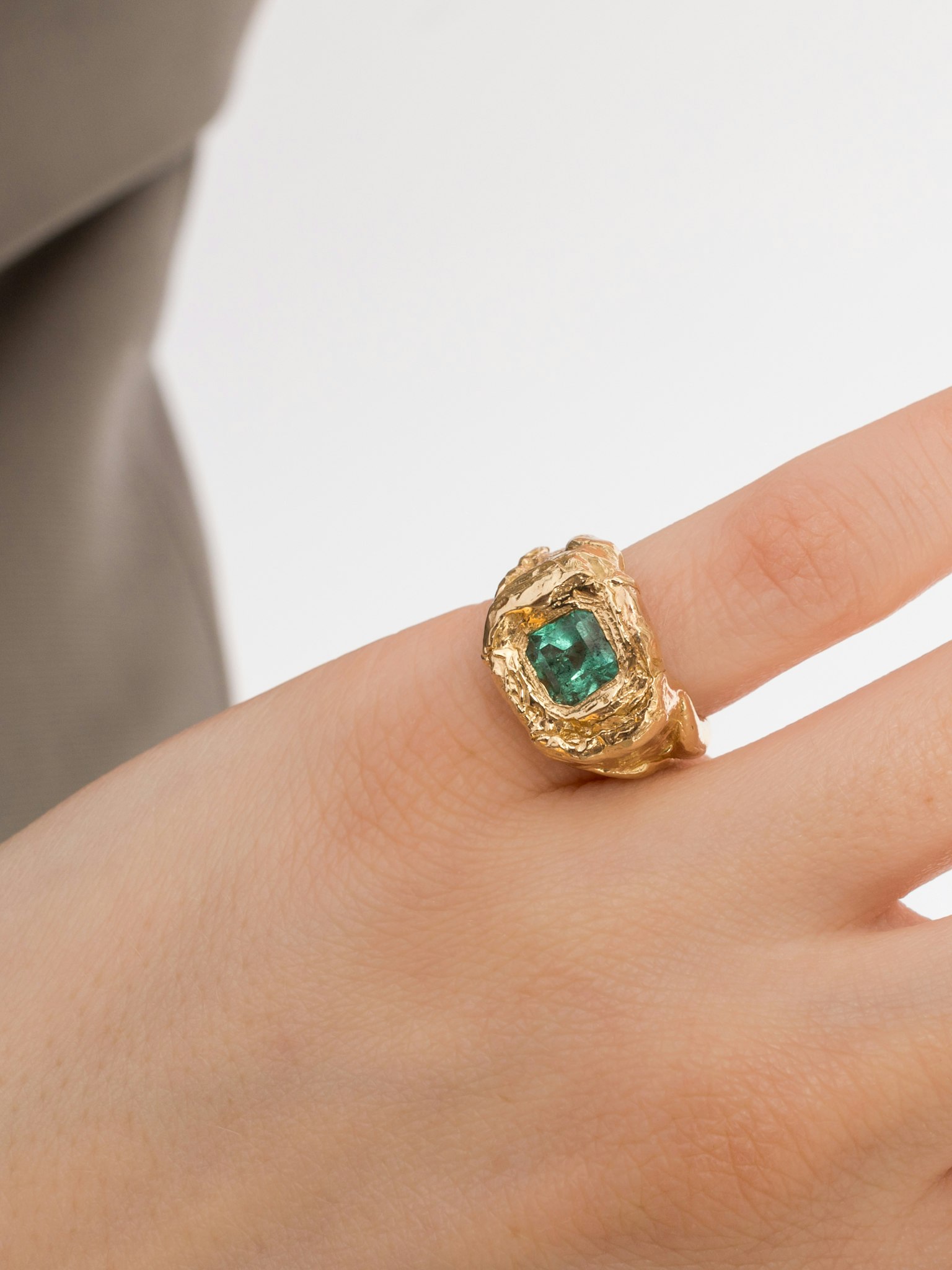 Emerald signet ring photo 2