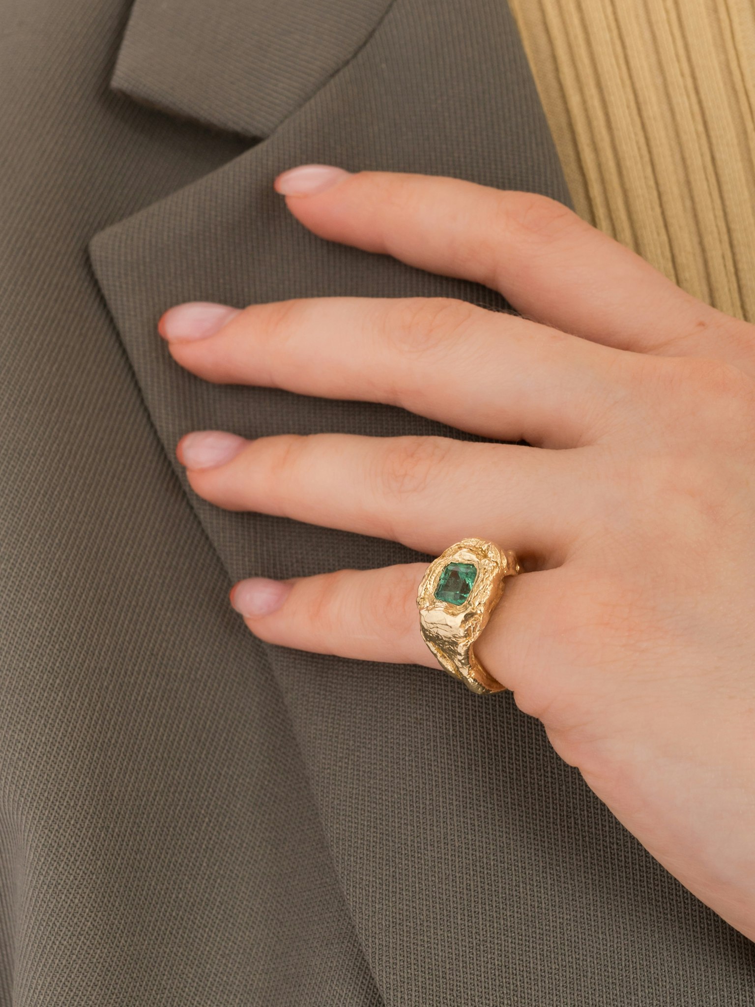 Emerald signet ring photo 4