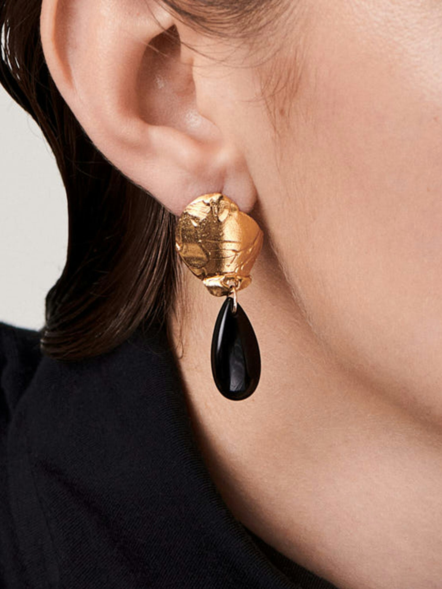 Shadow of a woman earrings photo 4