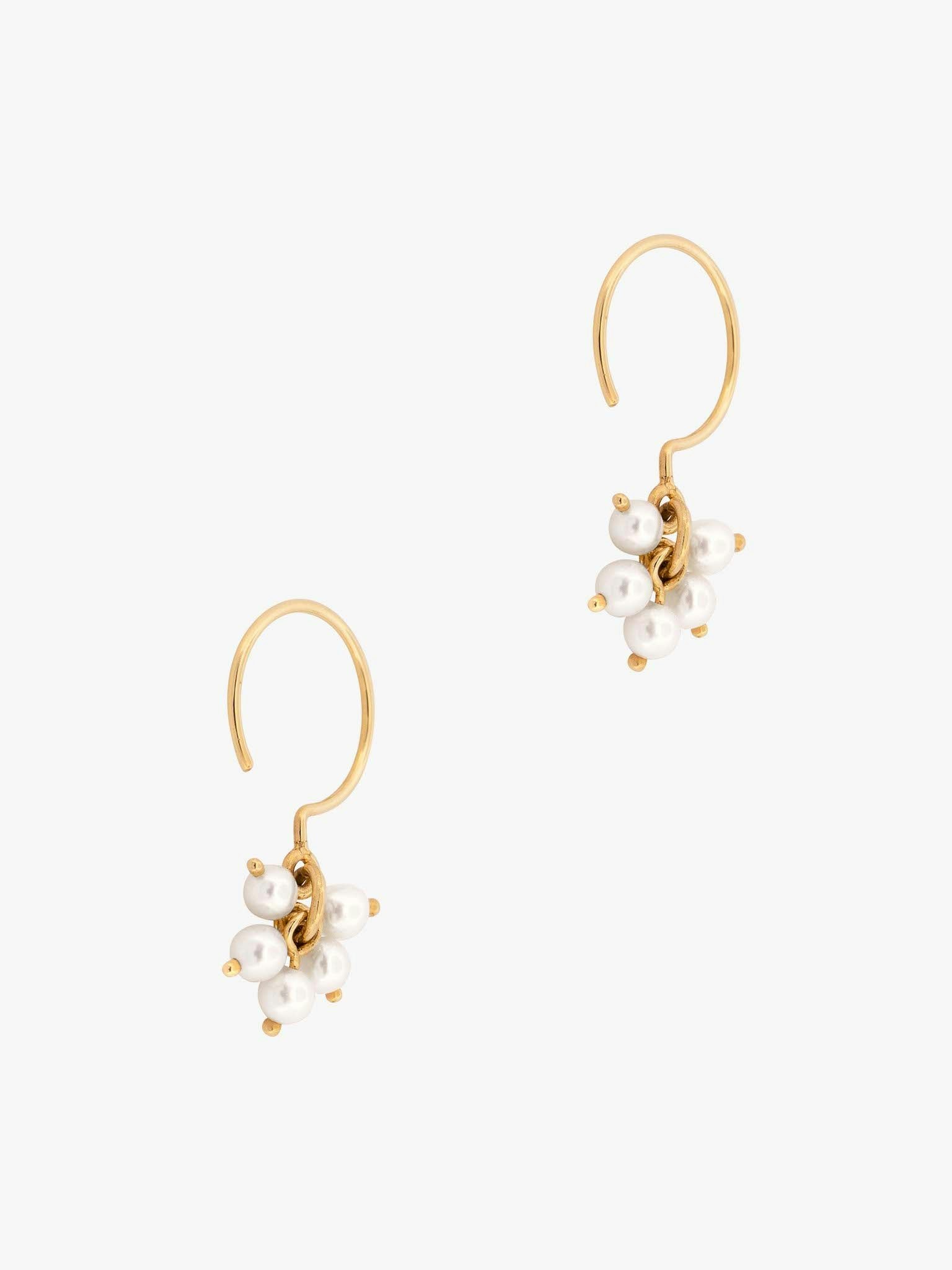 Pearl cluster hoops photo 1