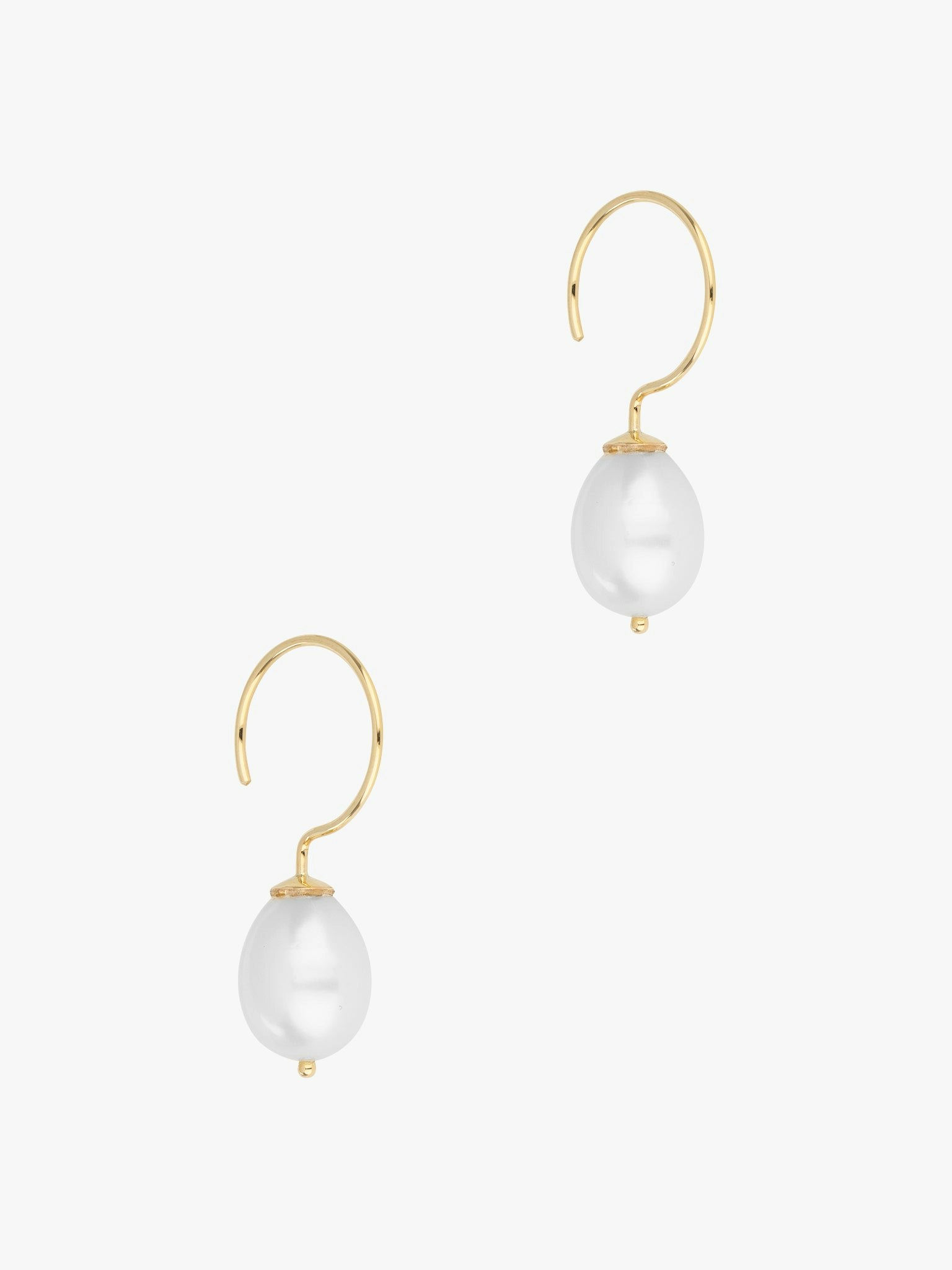 Baroque pearl swing hoops photo 3