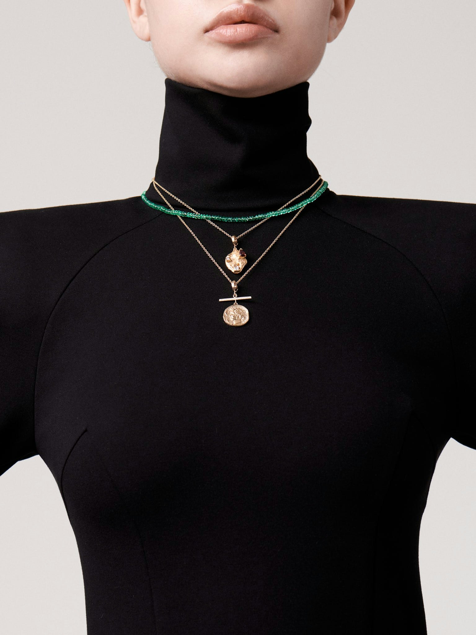 Small emerald bead necklace photo 2