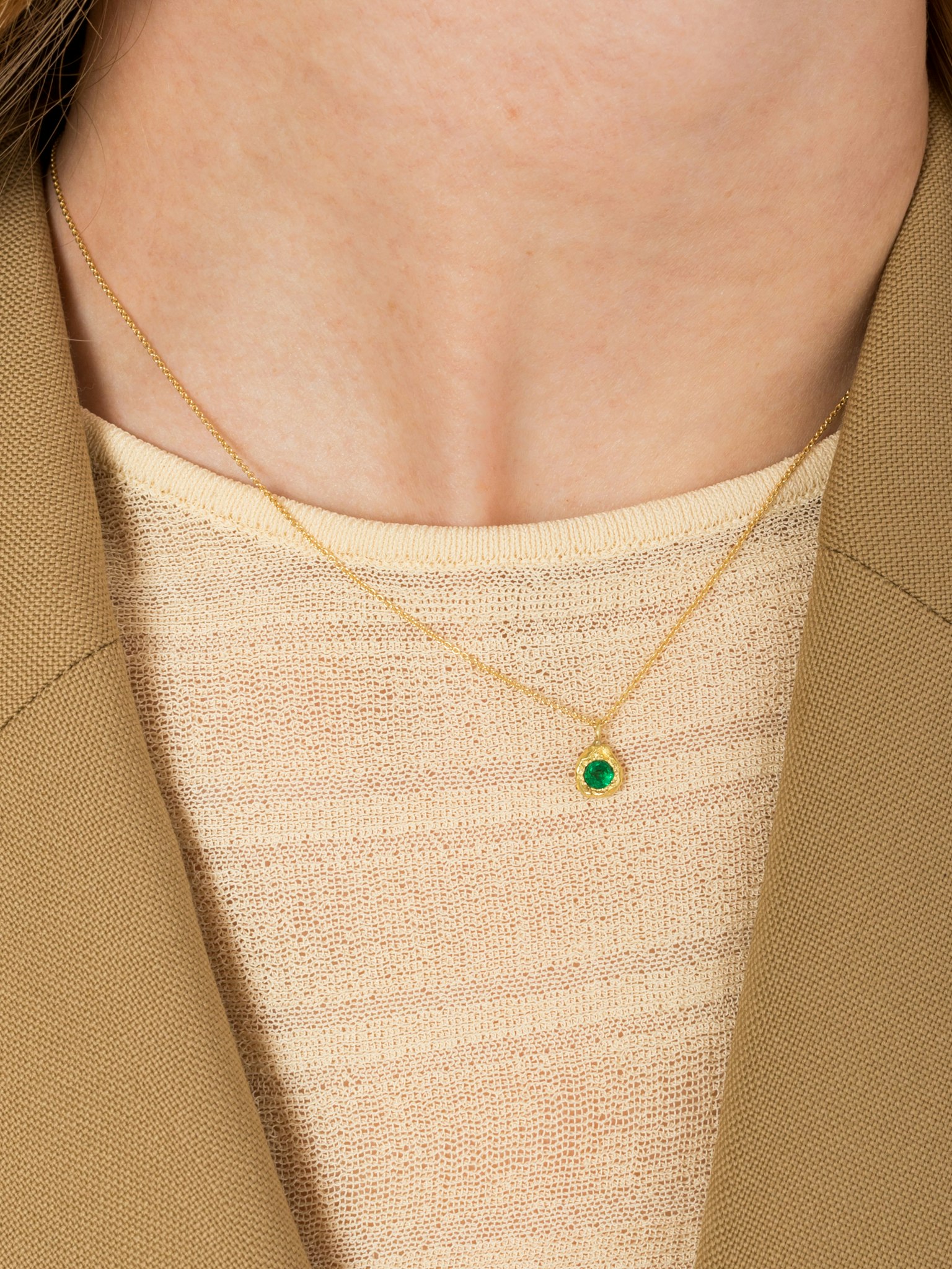 Evie 0.20ct emerald necklace photo 2