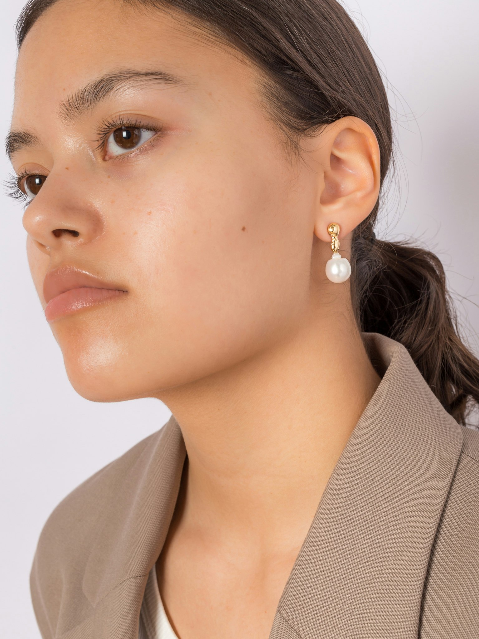 Neso pearl earrings photo 2