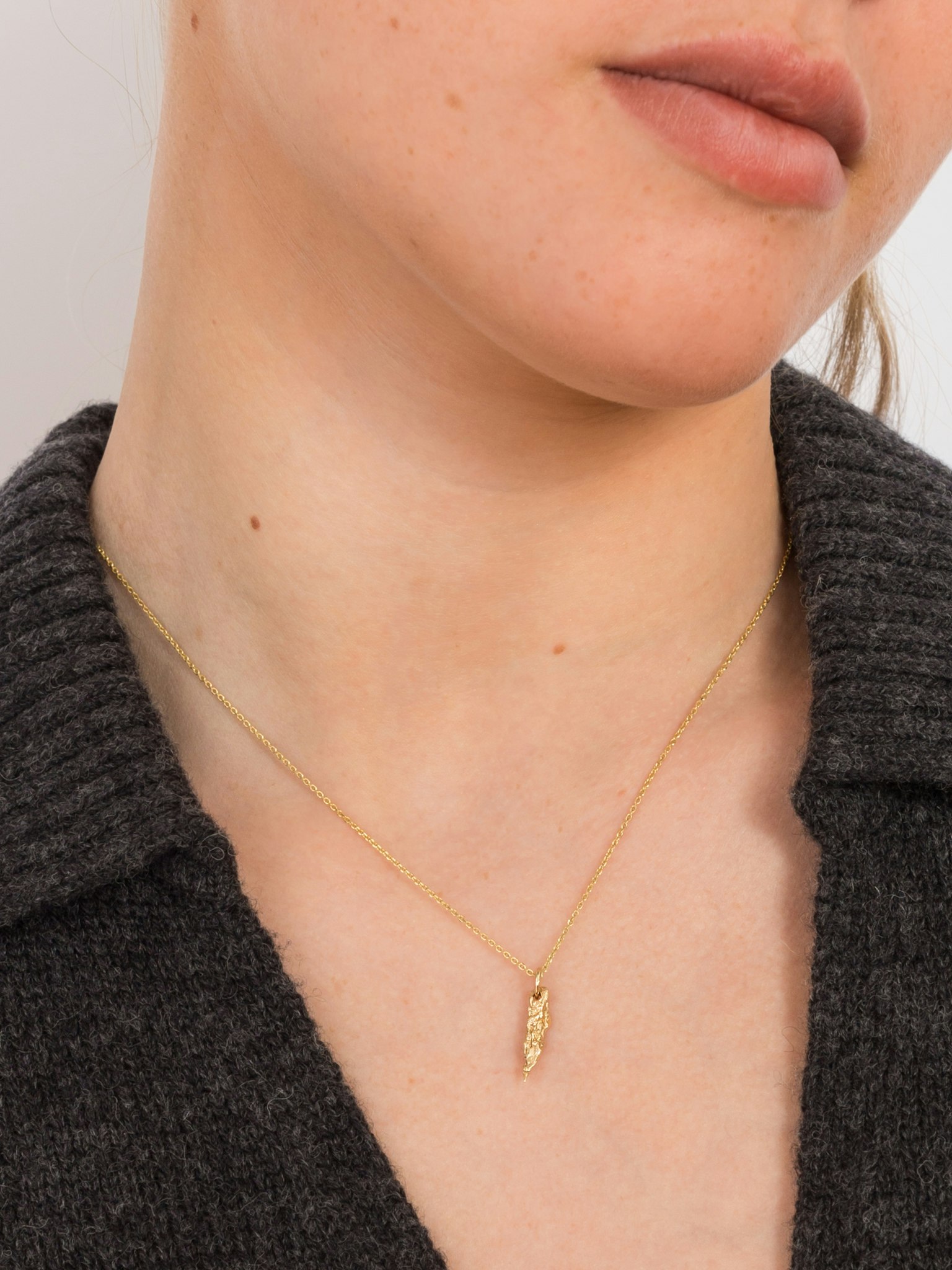 Shard gold pendant necklace III photo 2