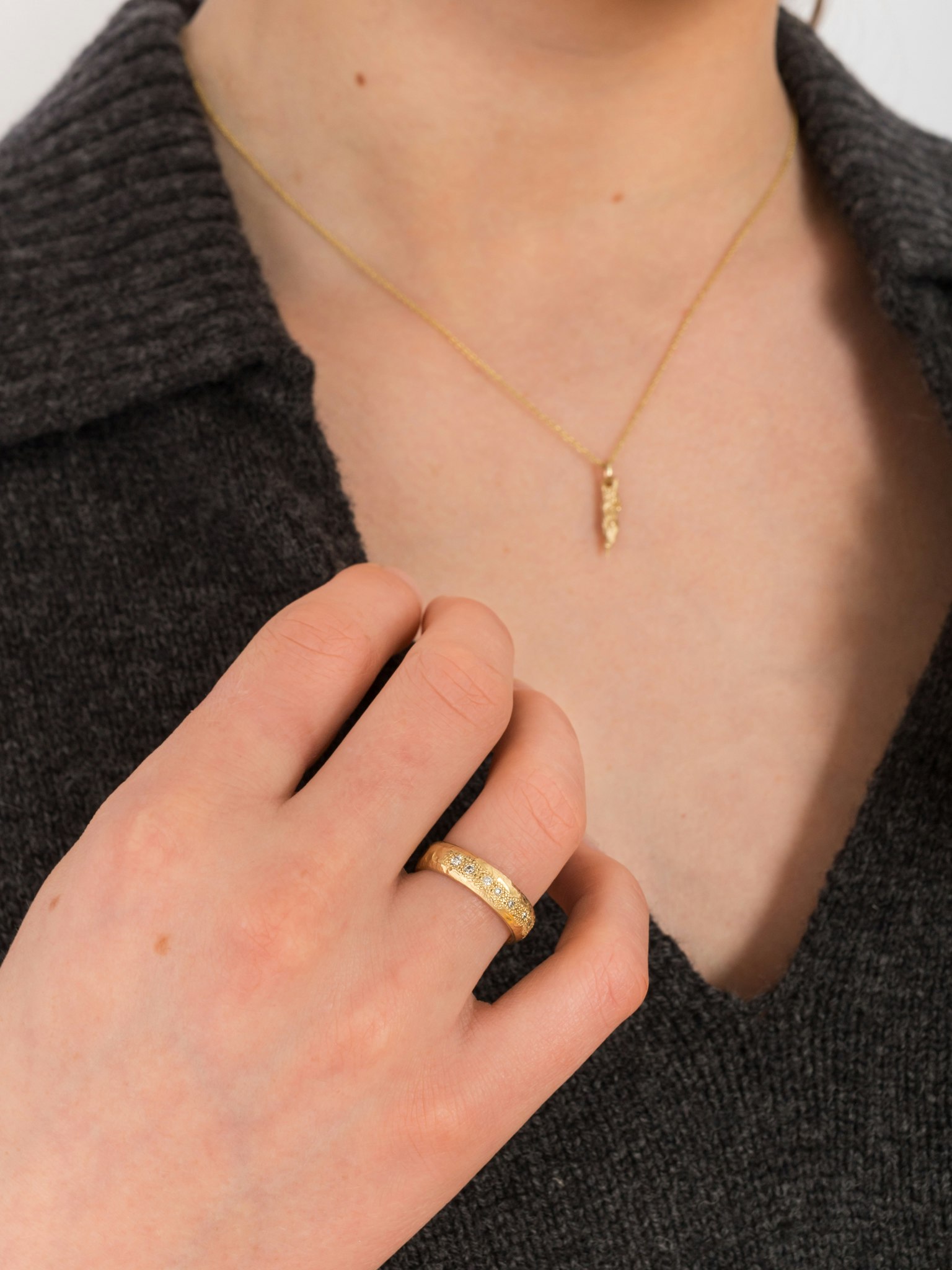 Shard gold pendant necklace III photo 4