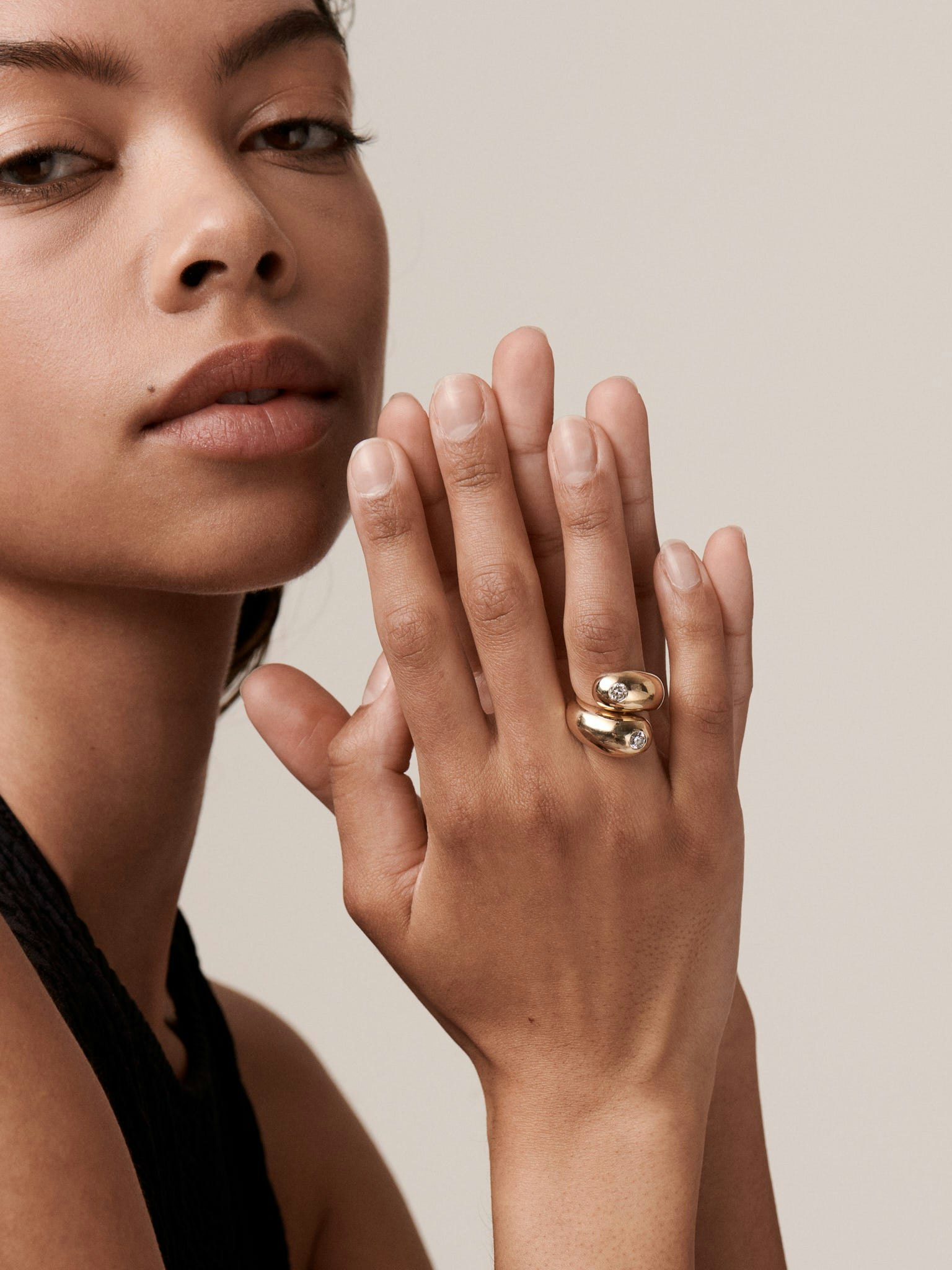 Double apse diamond bezel ring photo 2