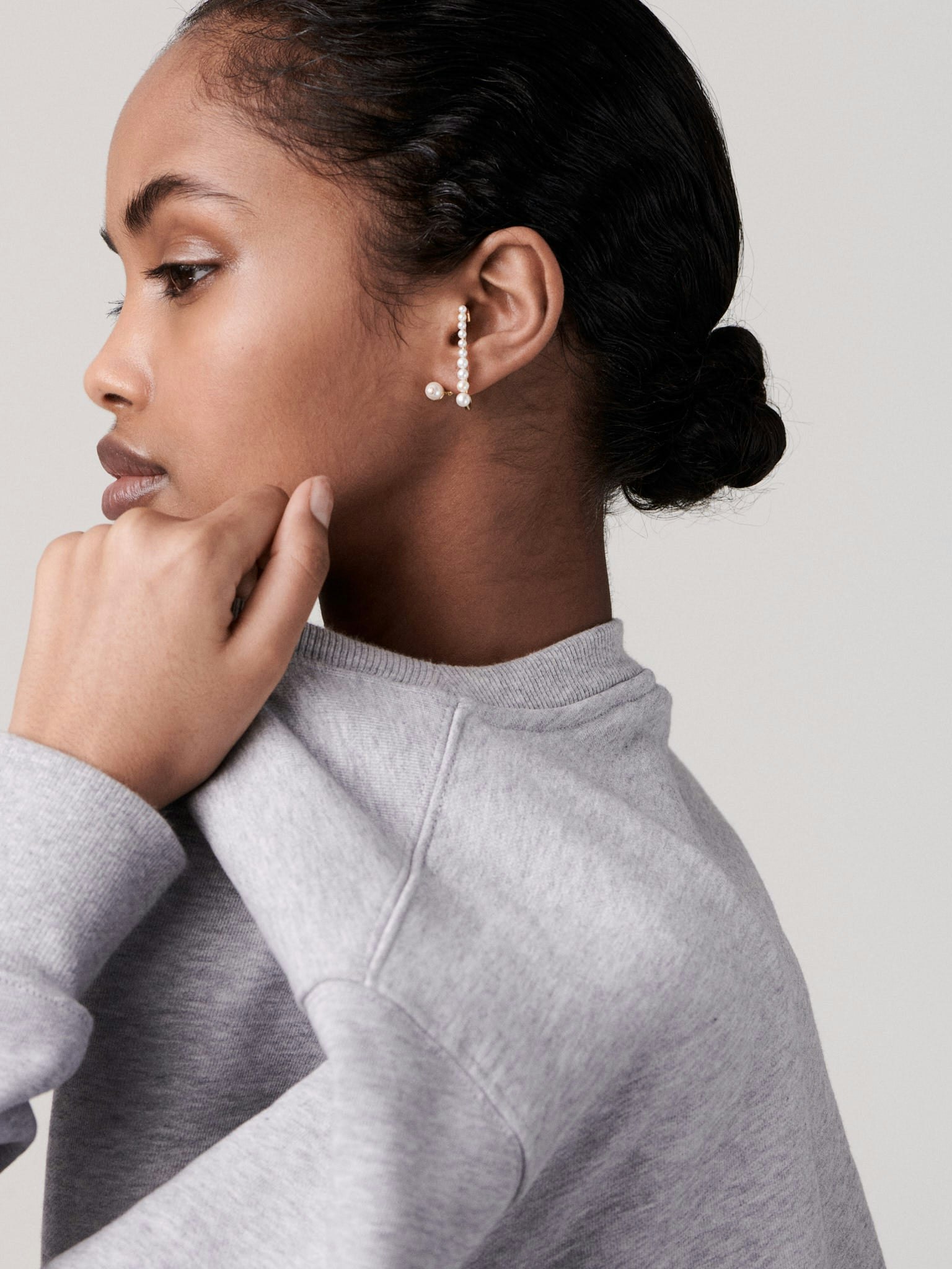 Pearl crescendo earring photo 2