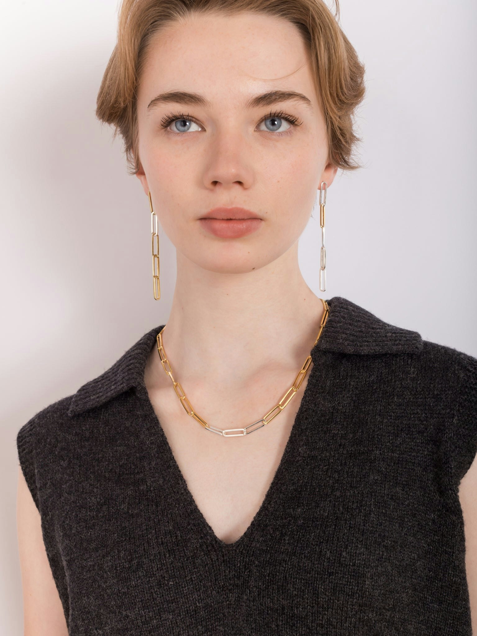 The sigh V earring photo 4