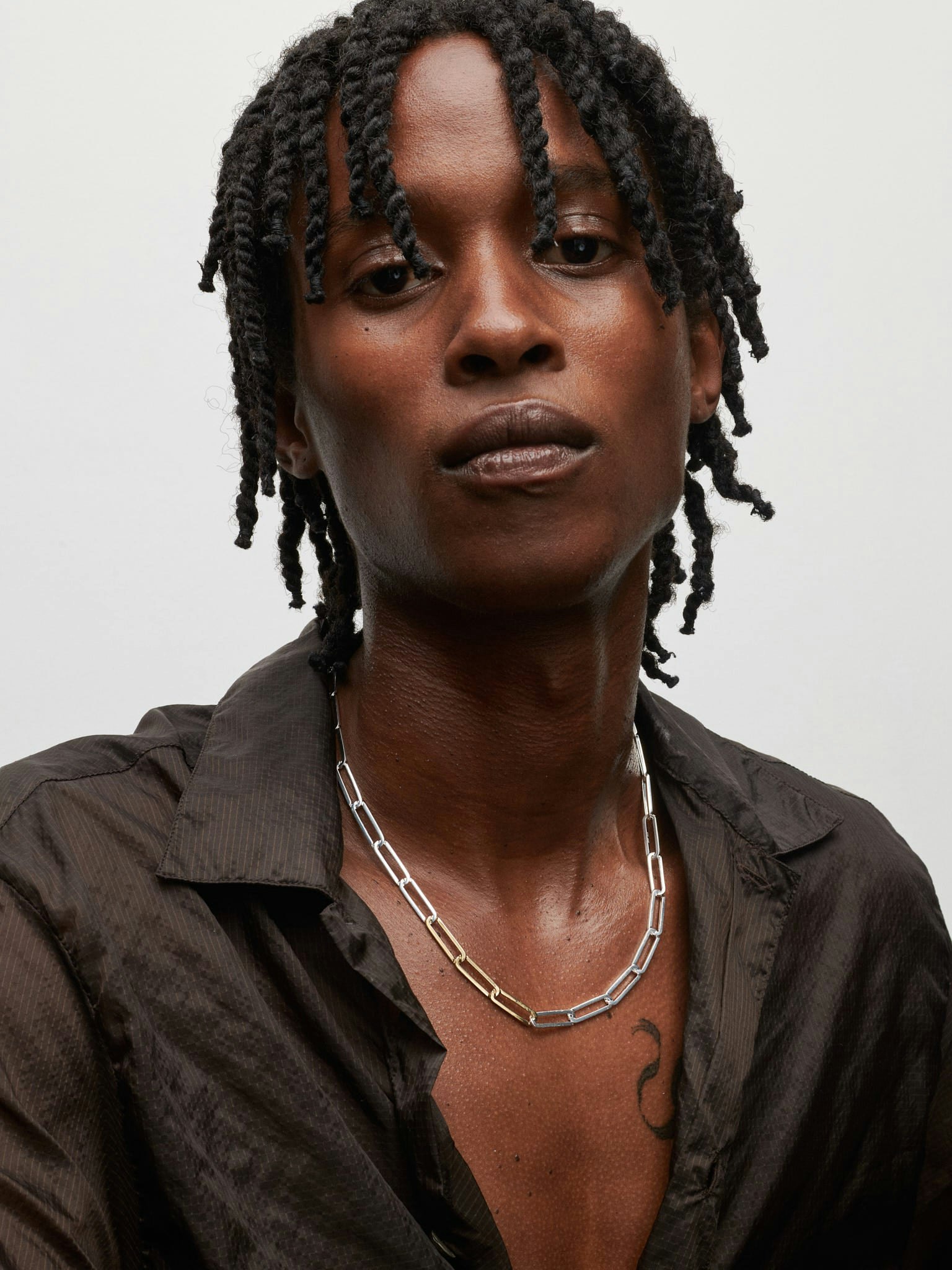 Exhaling her chain necklace II photo 2