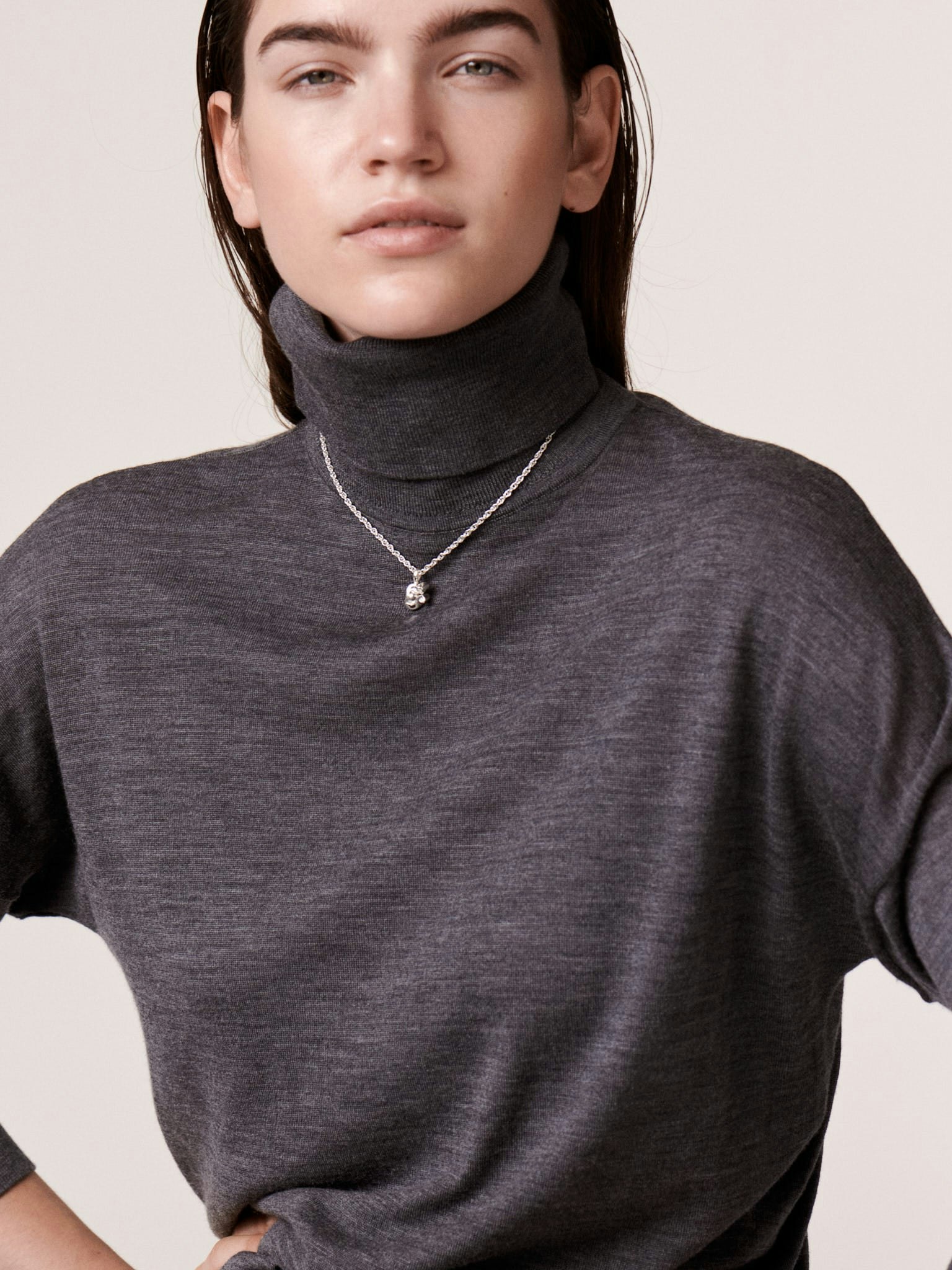 Pouple pendant necklace photo 2