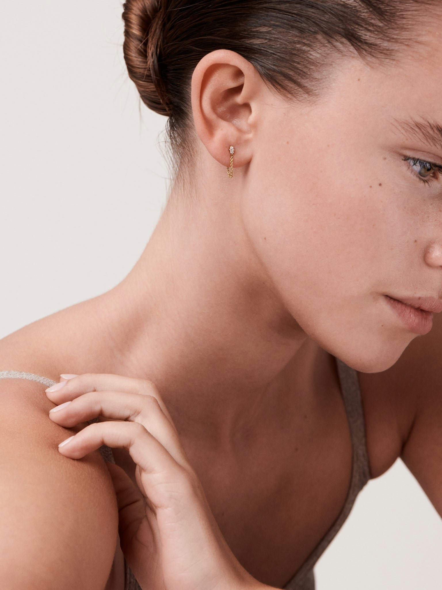 Floating baguette diamond chain earrings photo 4