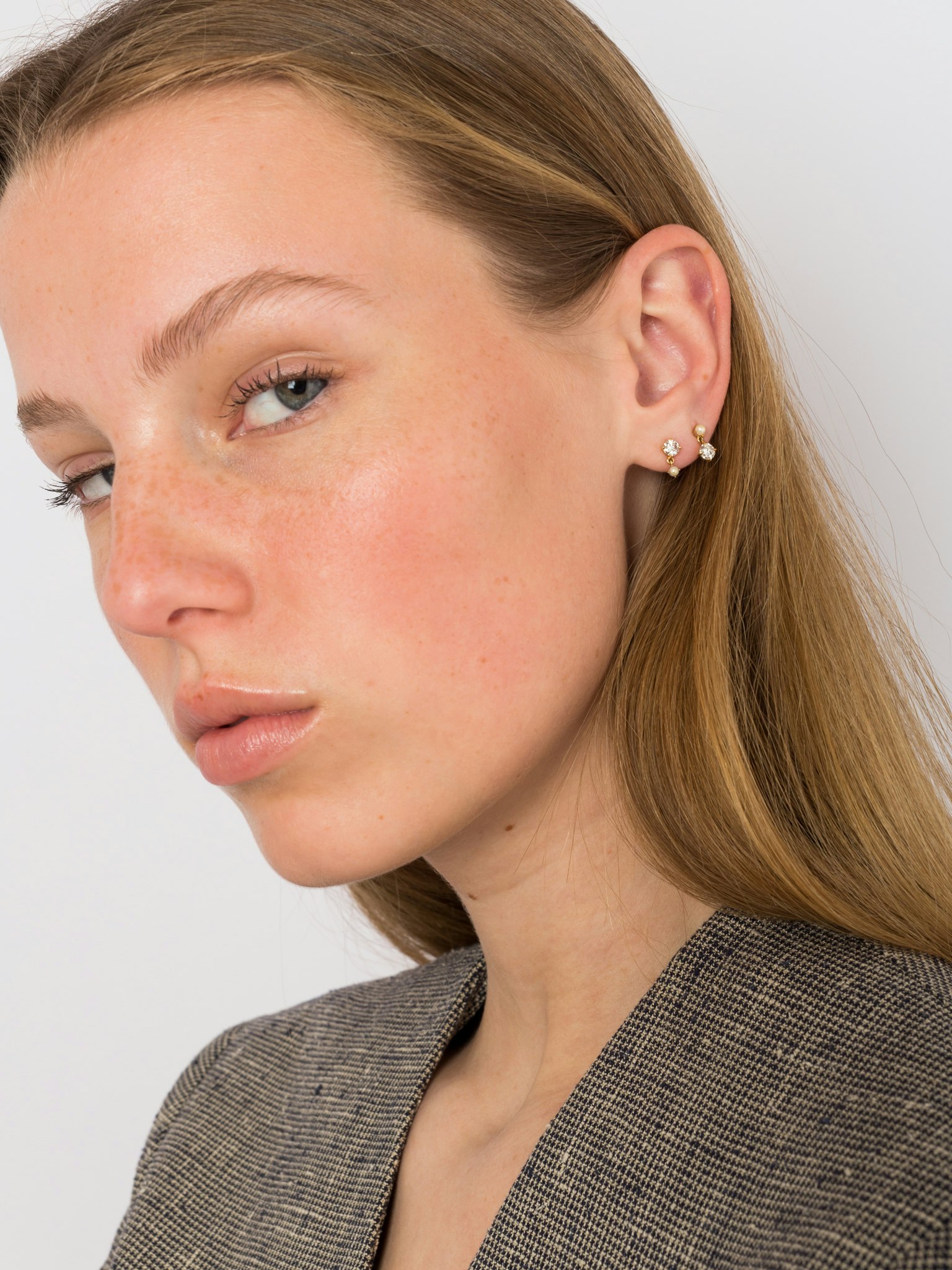 Alternating diamond and pearl drop earrings photo 4
