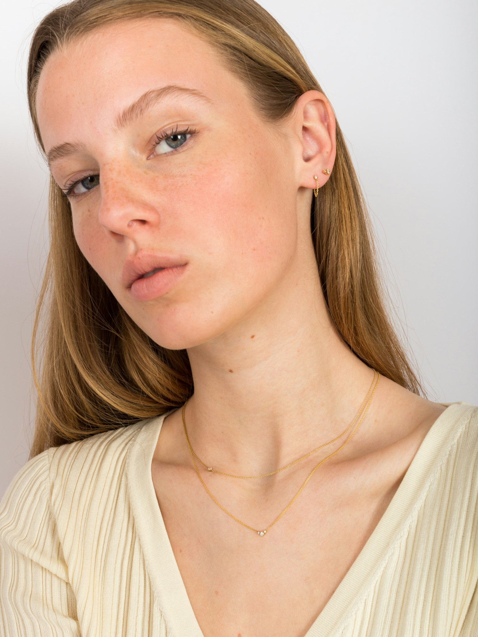 Floating round diamond necklace photo 4