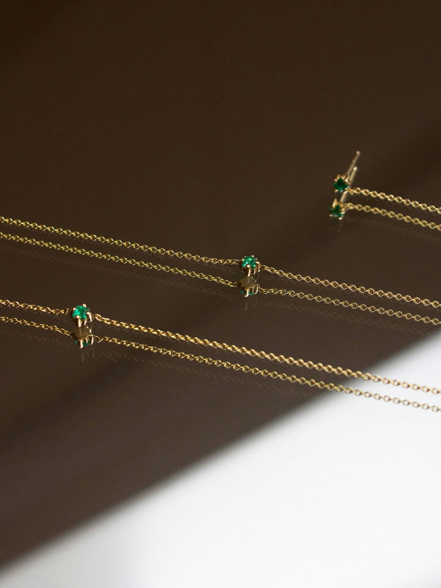Princess cut emerald floating bracelet photo 5
