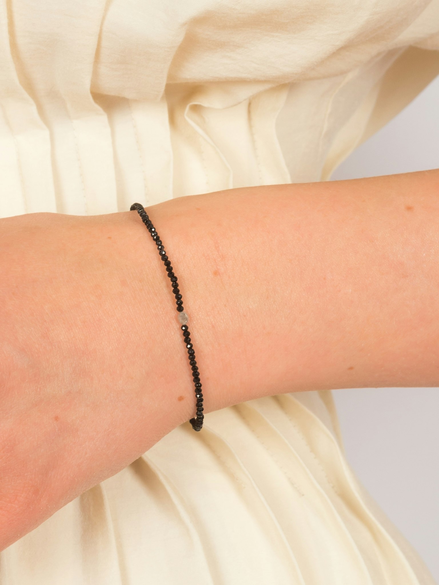 Black spinel and grey diamond beaded bracelet photo 2