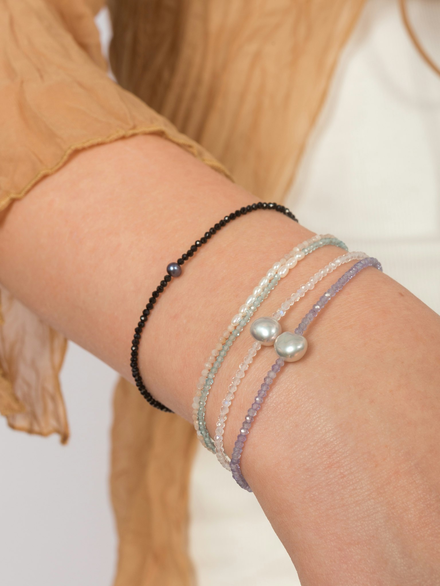 Aquamarine and three pearl beaded bracelet photo 5
