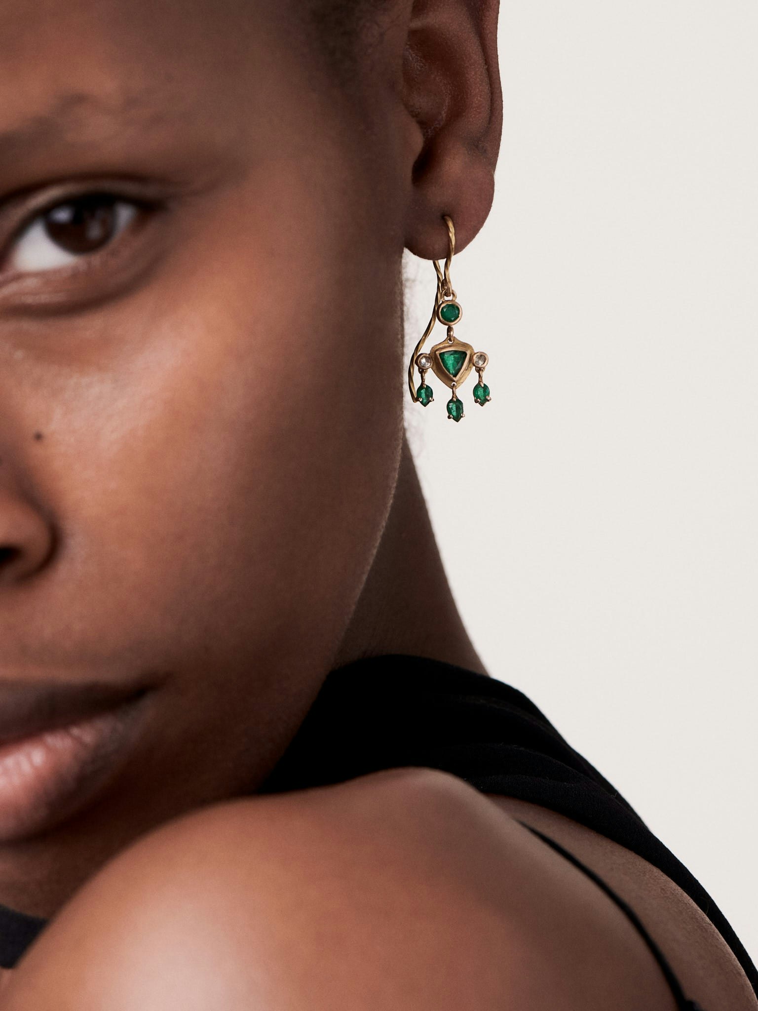 Emerald earrings photo 2