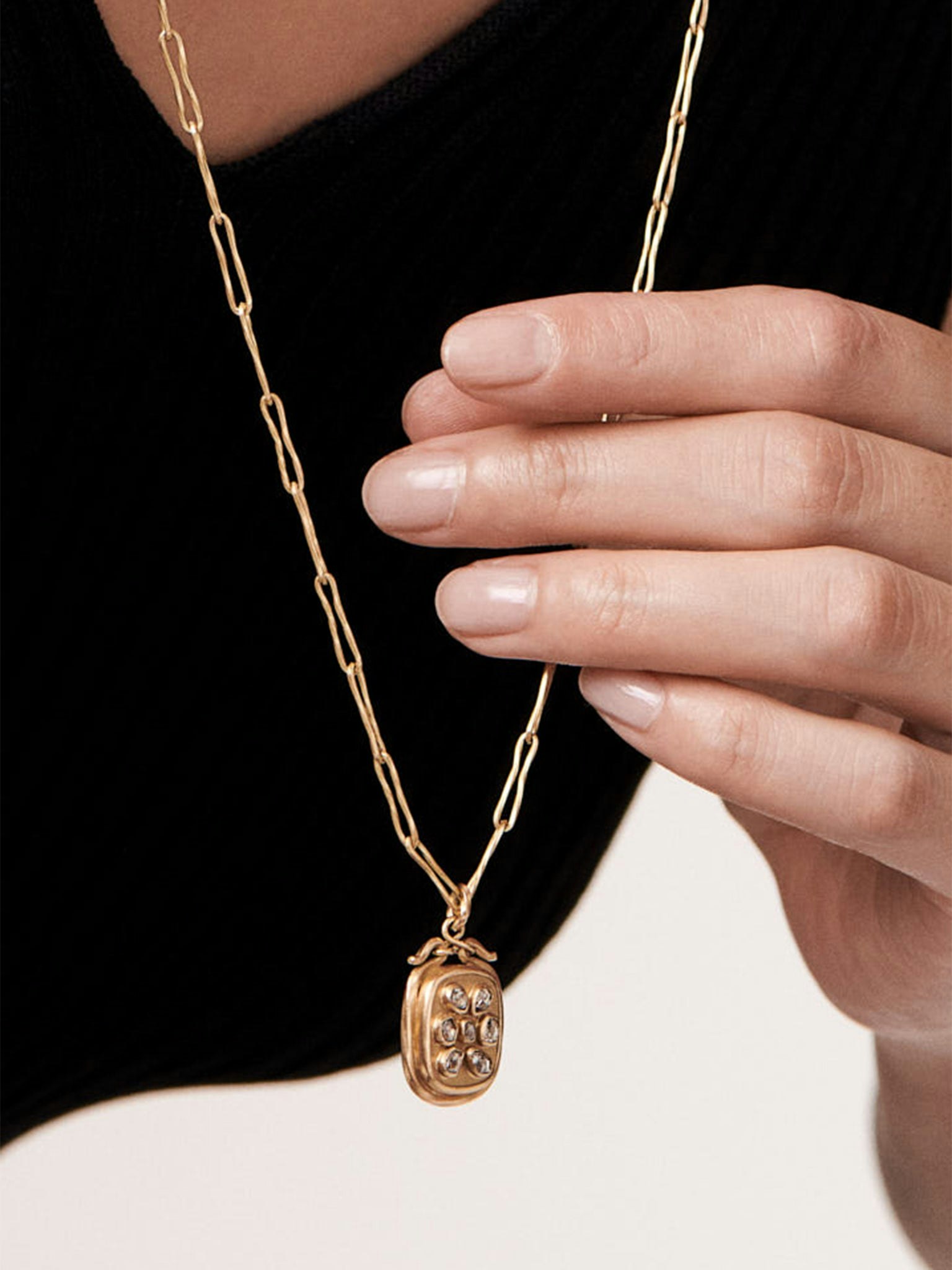 Thin flow necklace photo 4