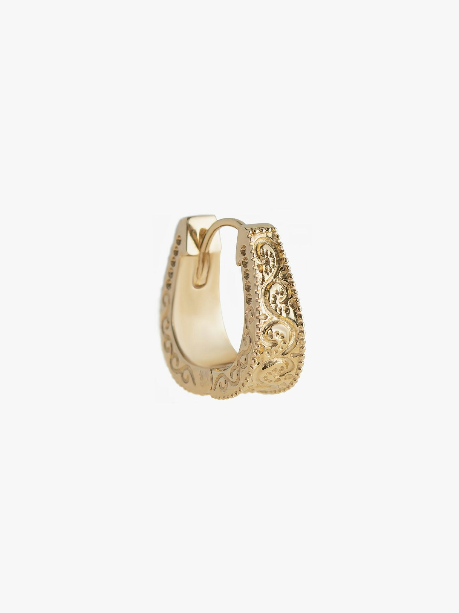 Dala textured large cuff huggie photo 1