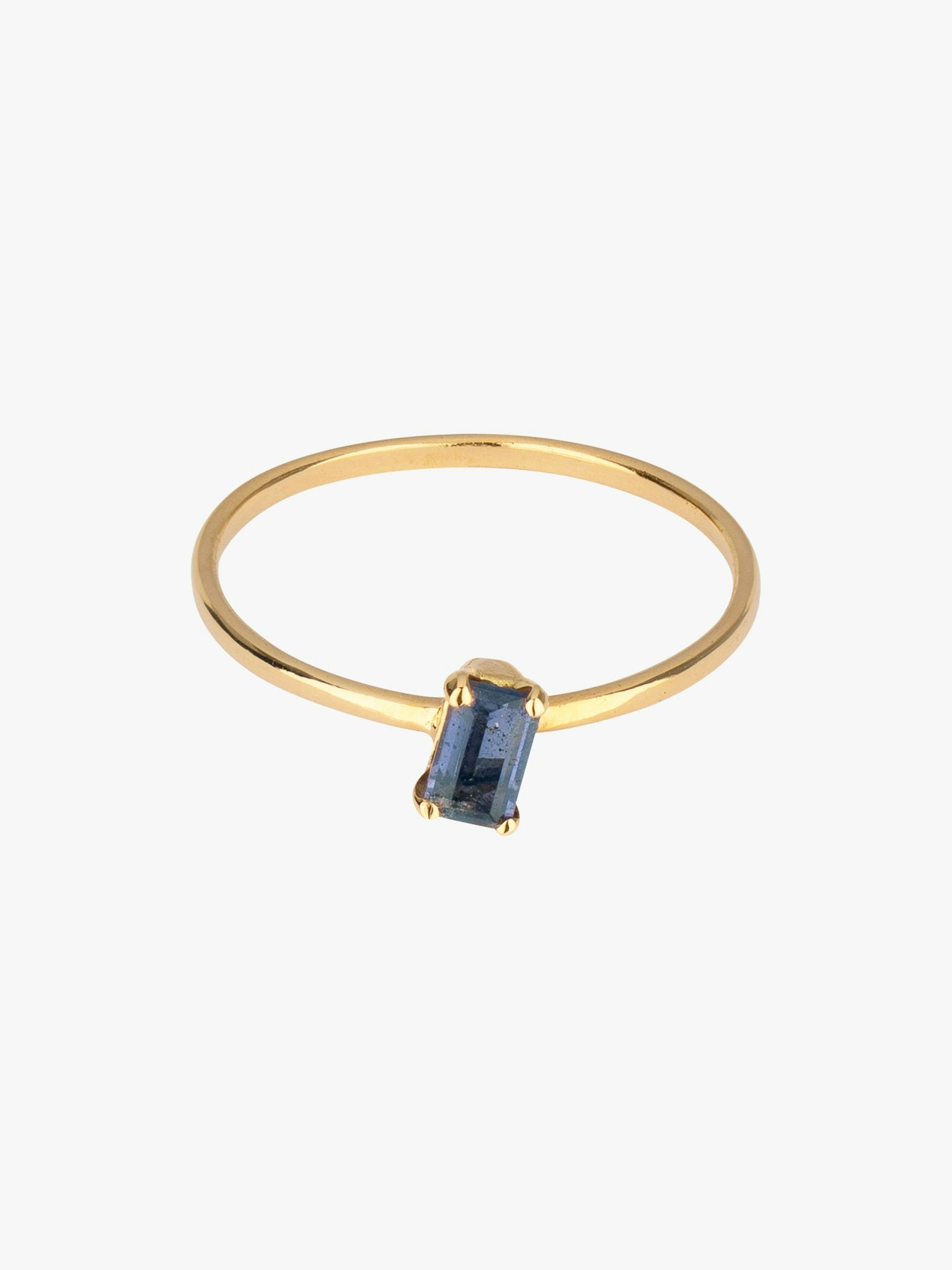 Ewandé baguette iolite ring photo 3