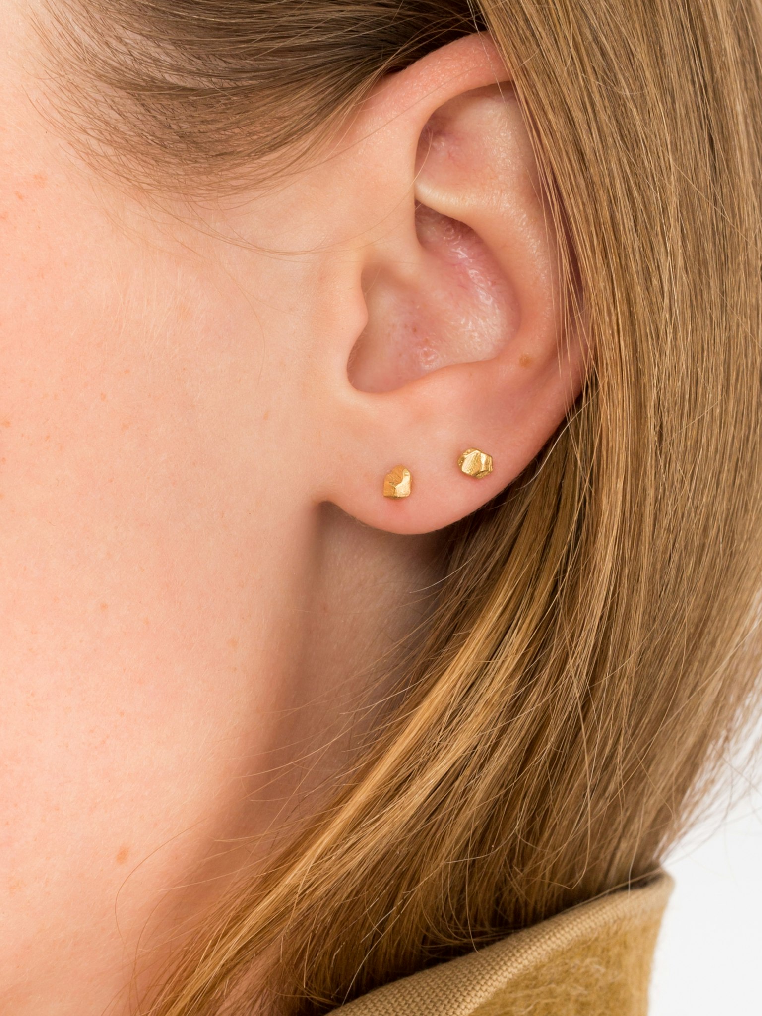 Gold nugget stud earring photo 2