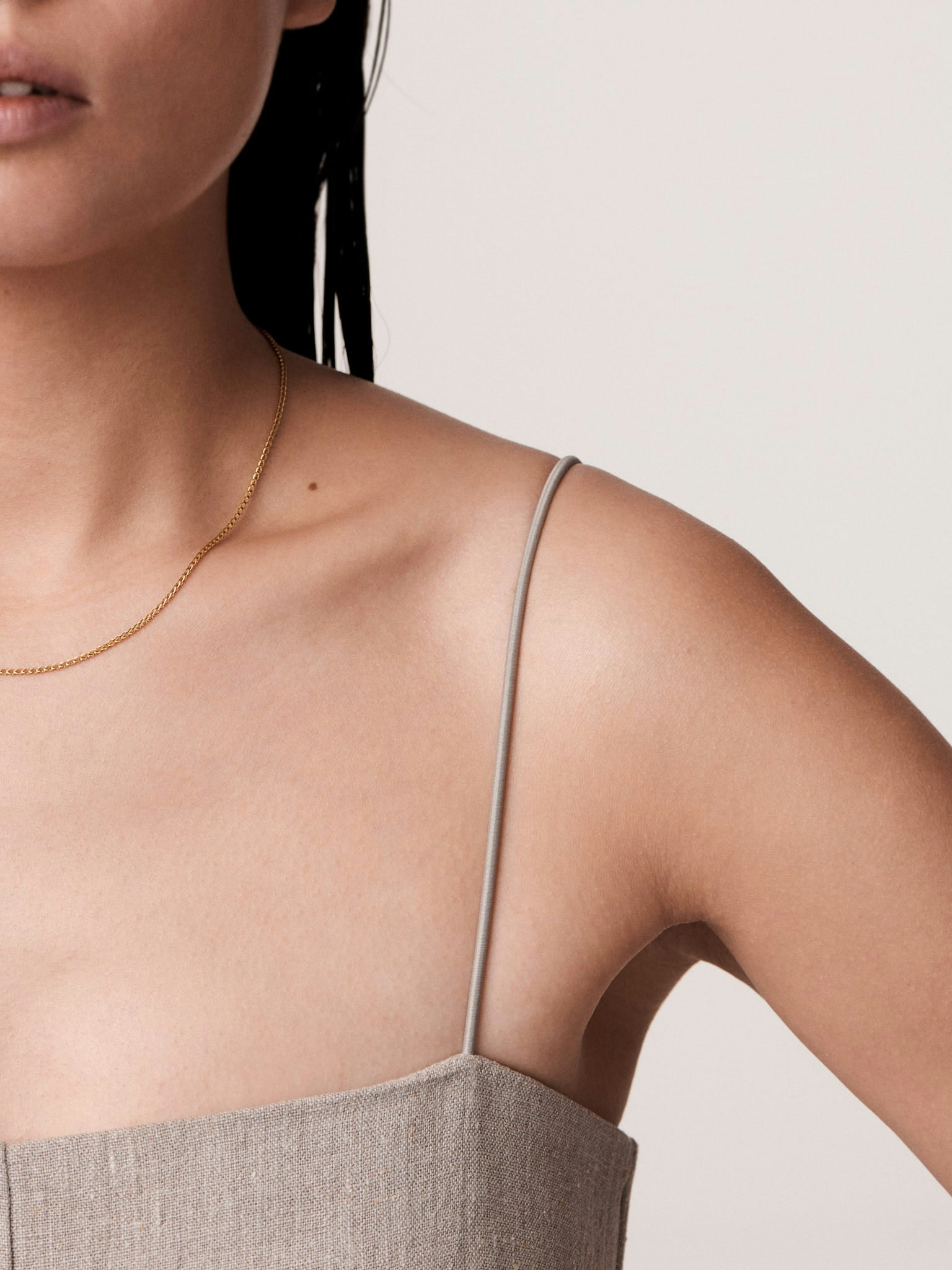 Small solo loop-in-loop chain with fibula clasp photo 2