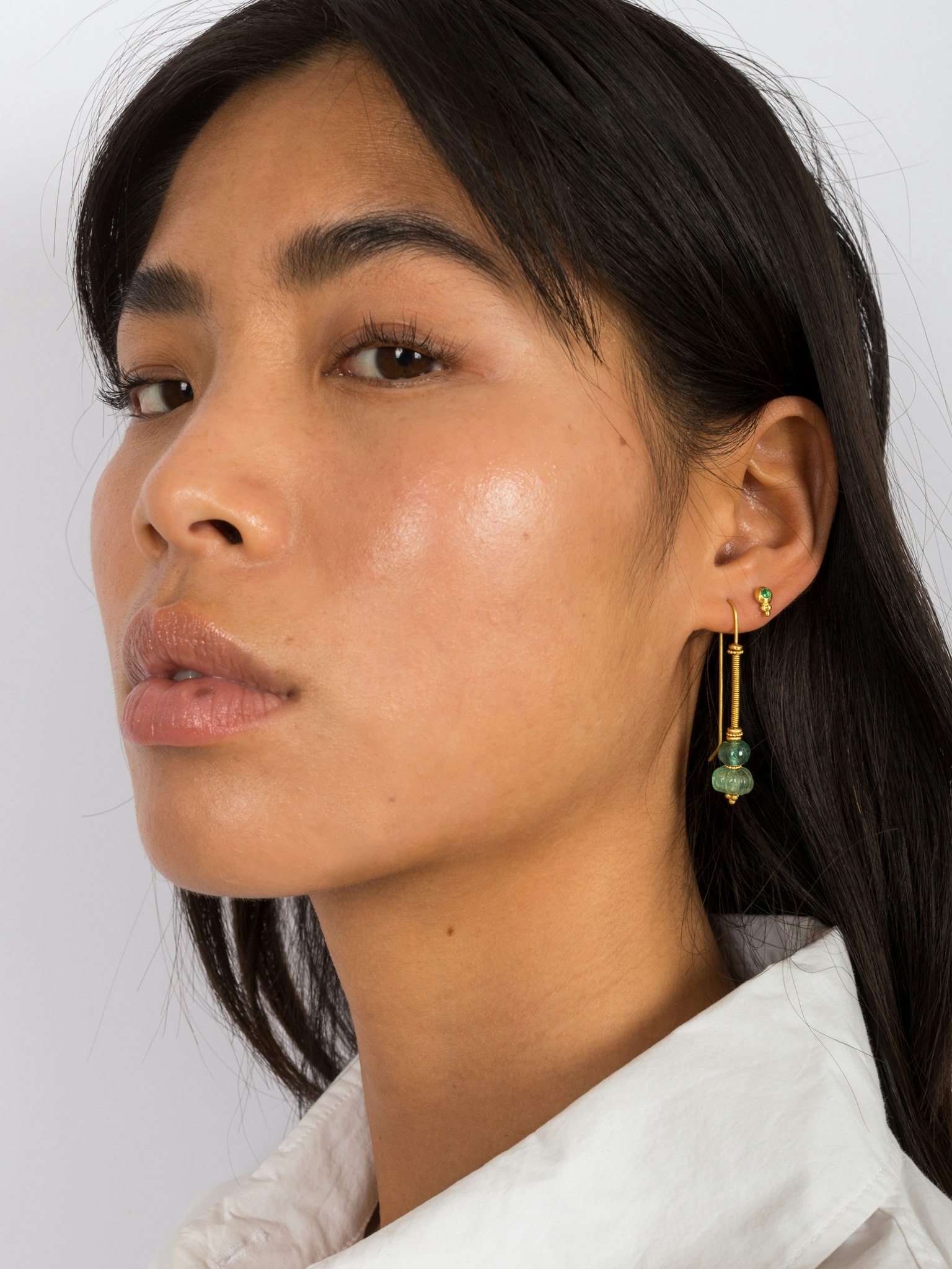 Small emerald lentil shaped bulla earrings photo 4