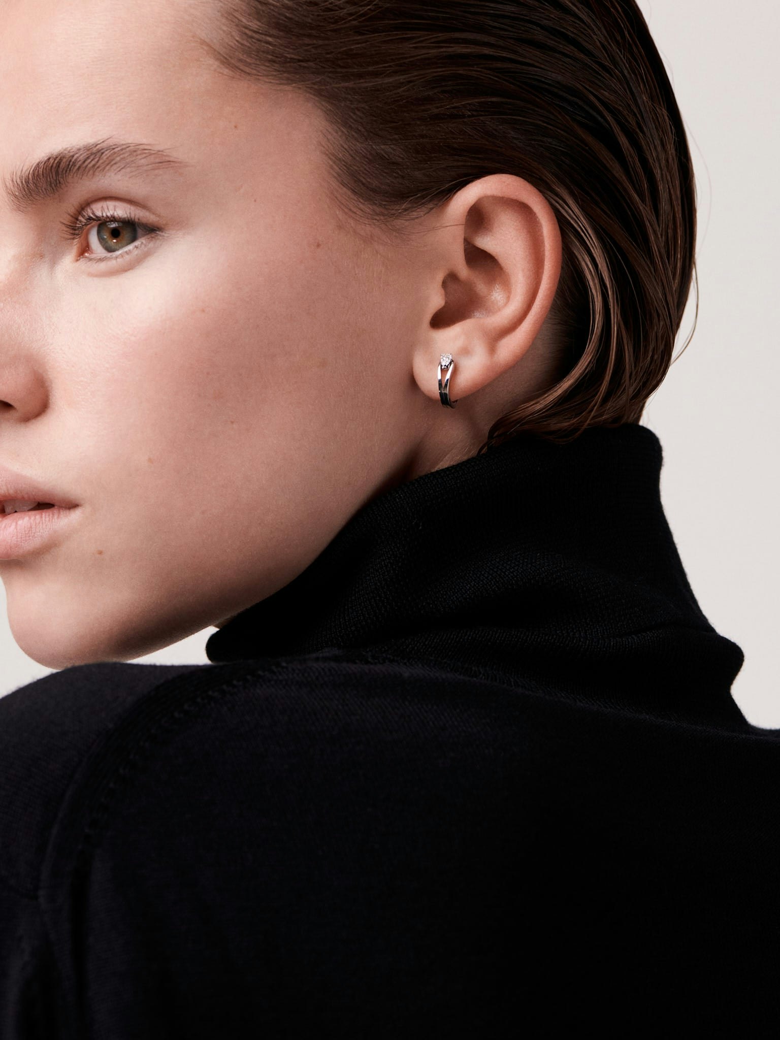 Serti inversé small diamond earring photo 2