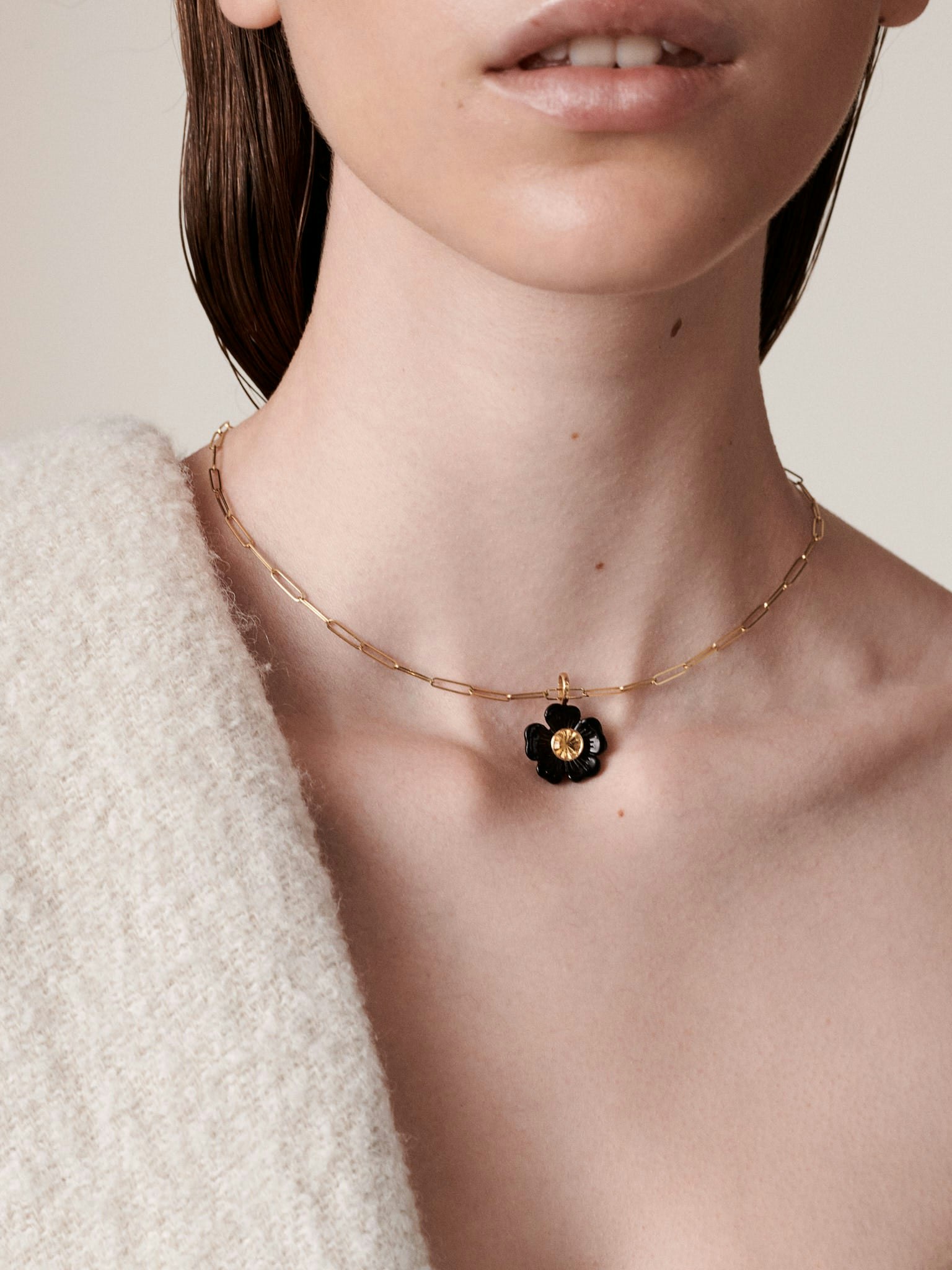Small flower onyx necklace photo 2