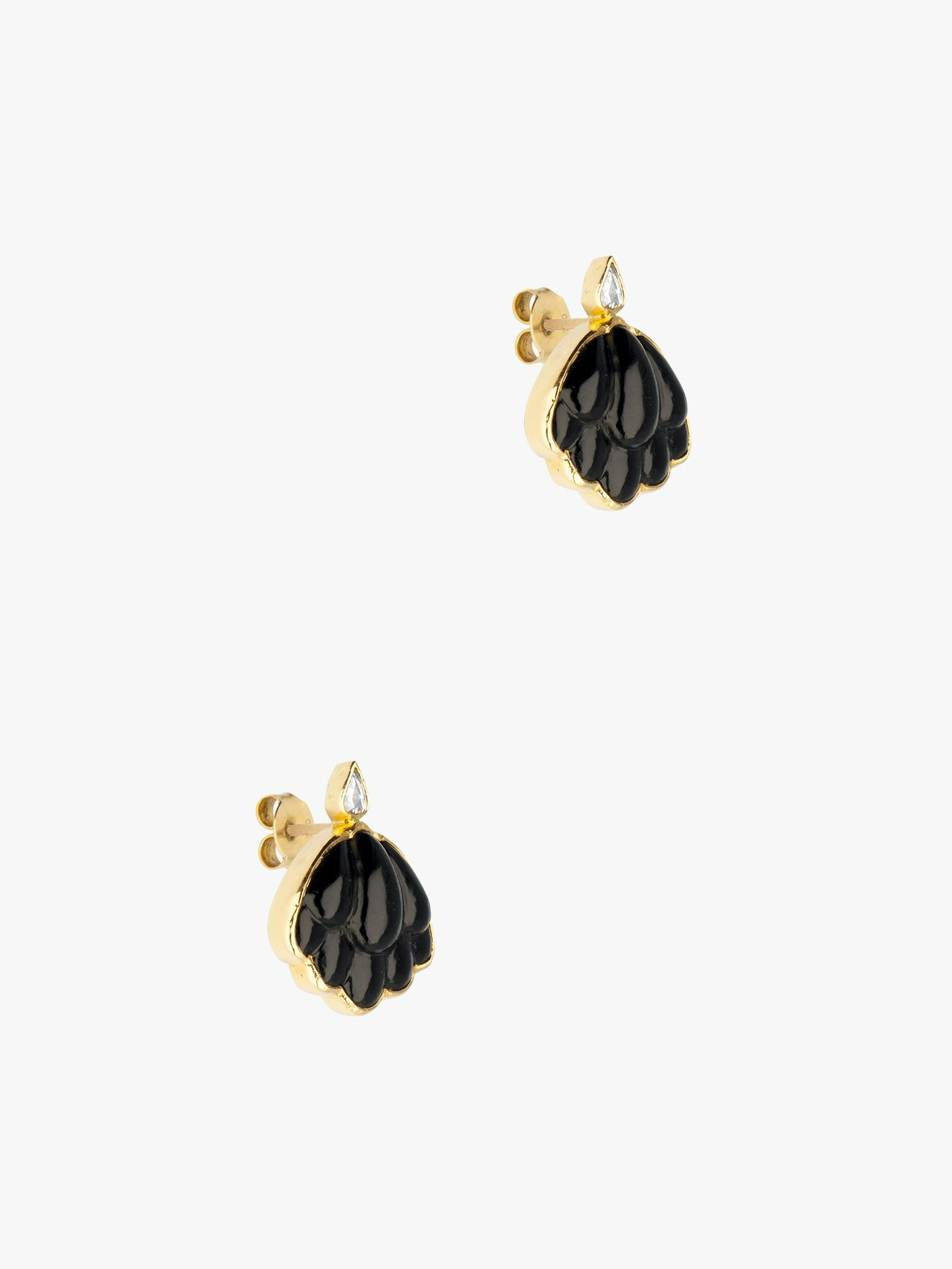 Lotus onyx stud earrings photo 3