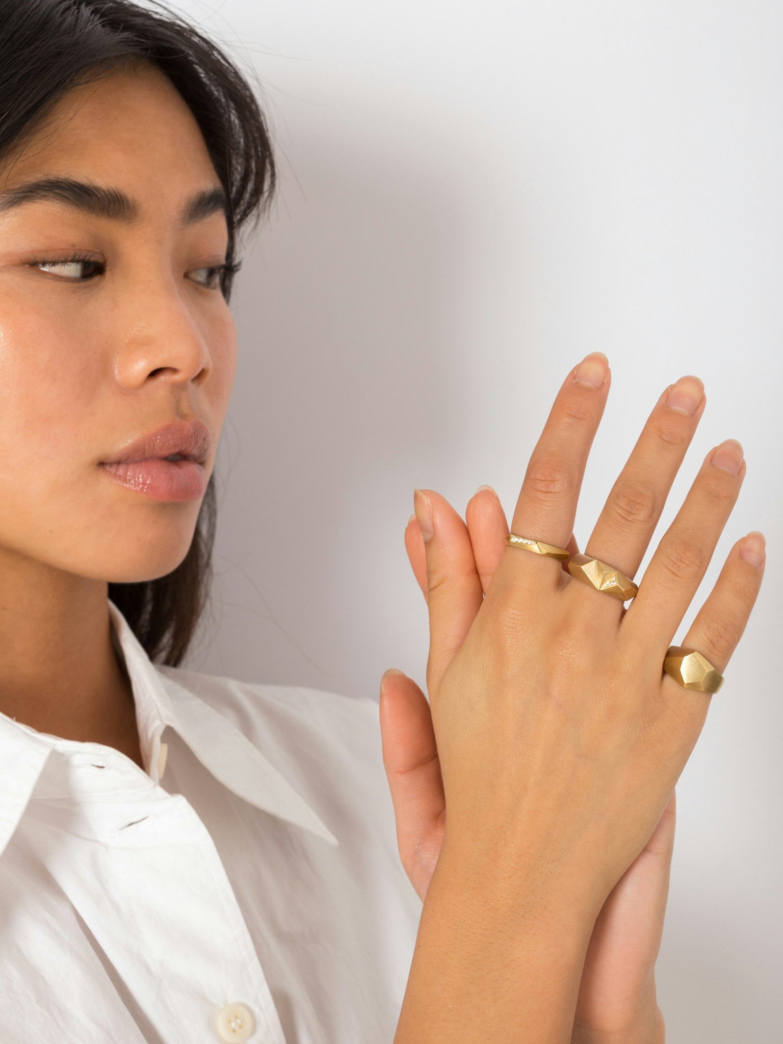 Thin facet ring with 5 diamonds photo 4