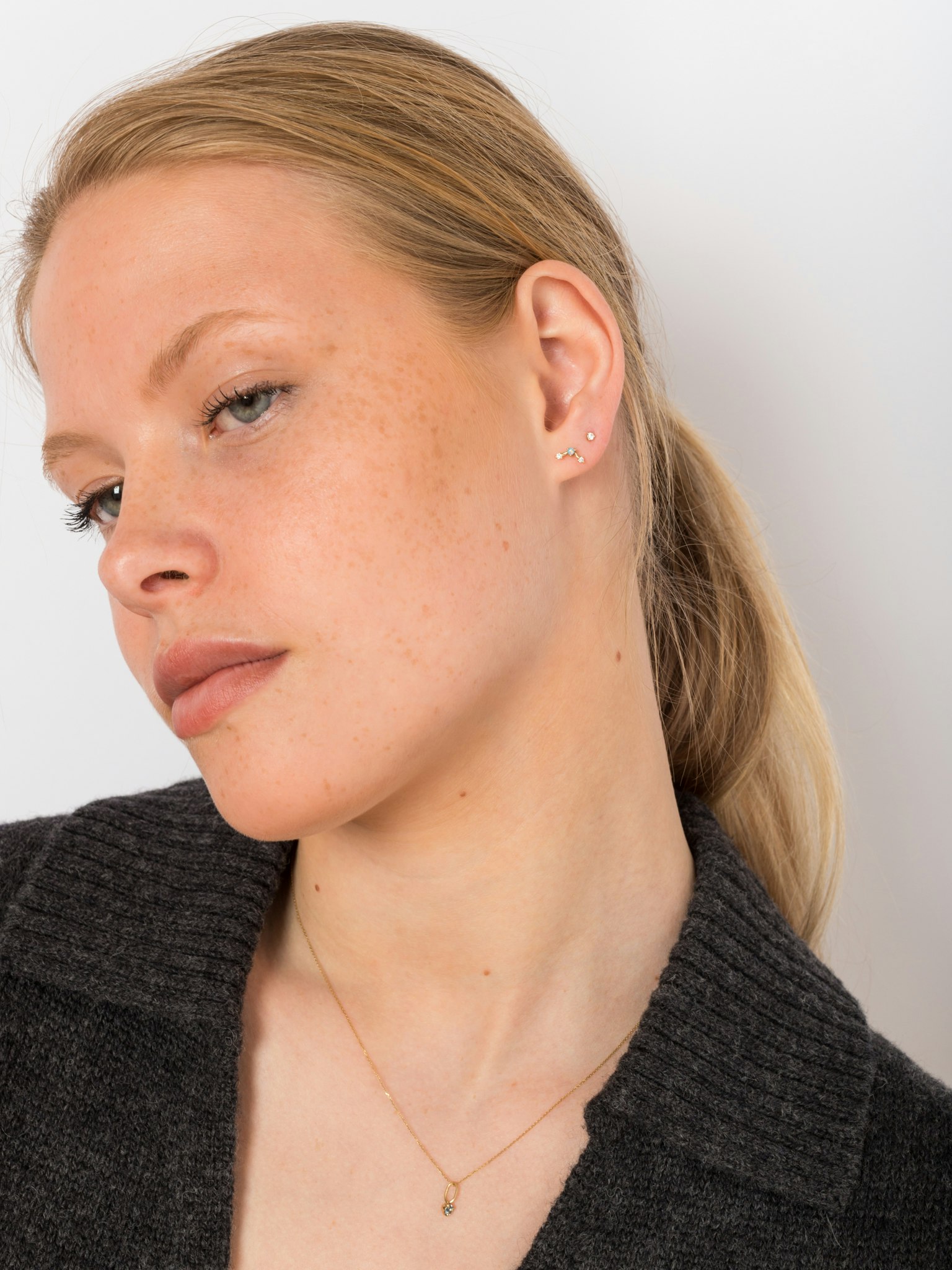 Mini three-step point piercing earrings photo 4